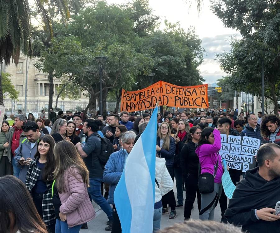 Tras la marcha docente, el Gobierno derogará el decreto Nº 884
