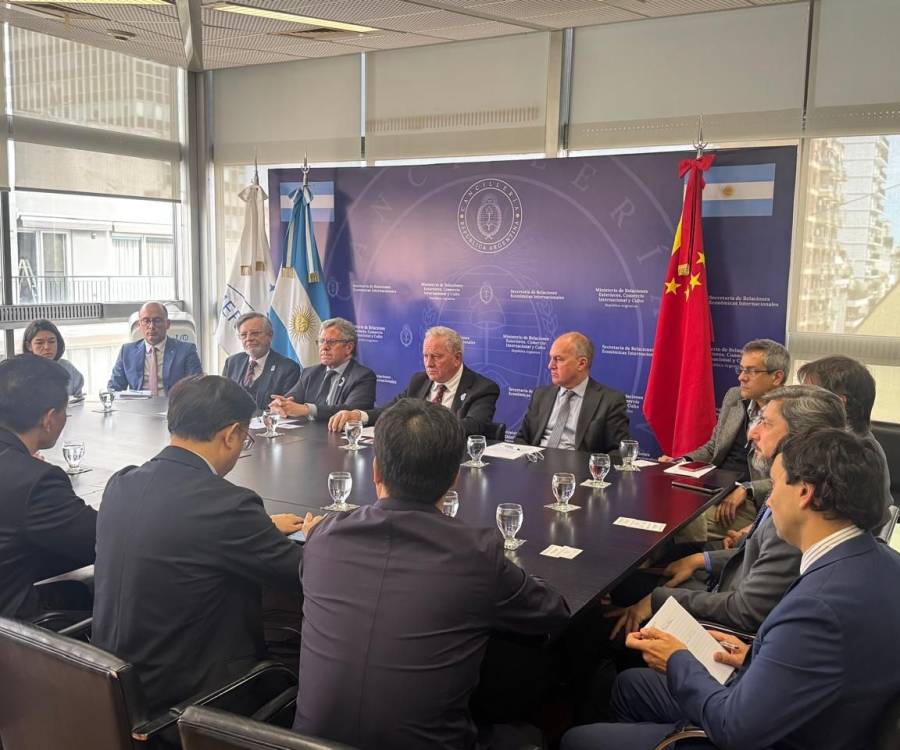 El Vicegobernador se reunió junto a autoridades de una de las ciudades portuarias de China
