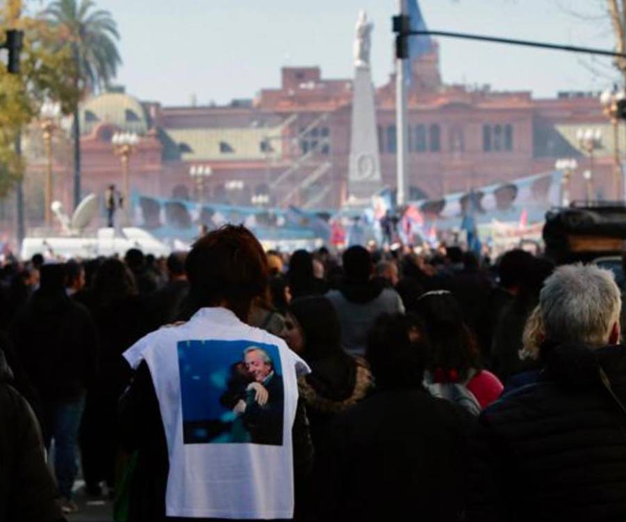 A las 14 en Plaza de Mayo: el peronismo se moviliza contra la proscripción de Cristina