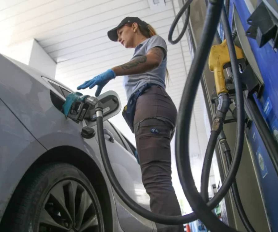 Petroleras preparan un aumento del 5% en las naftas