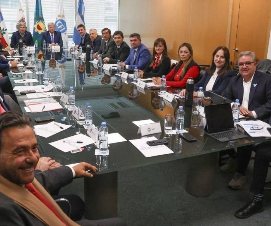 Los gobernadores proponen repartir el Impuesto a los Combustibles y ATN