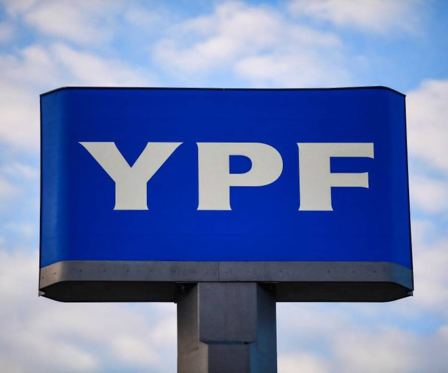 El Gobierno presentará un escrito para mantener la suspensión de la entrega de acciones de YPF