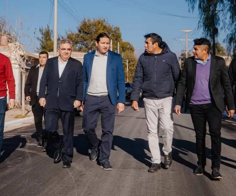 La Provincia arrancó con su plan de asfaltado en Tinogasta