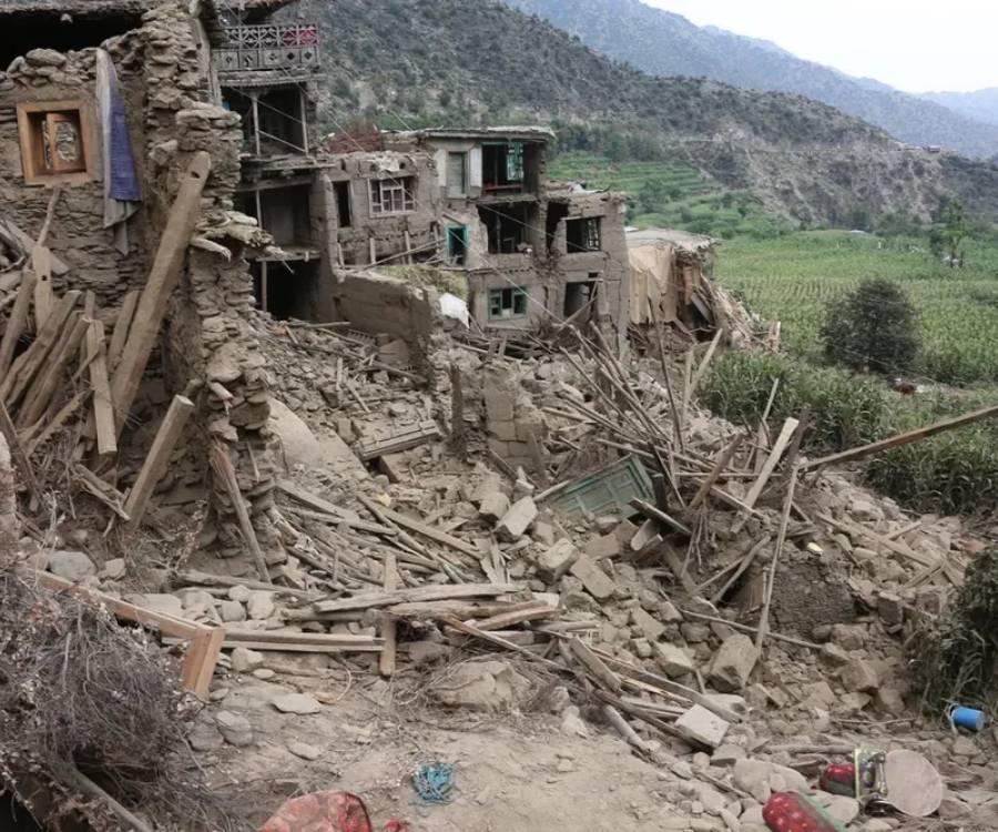 Ascienden a más de 1.100 los muertos por el terremoto en Afganistán