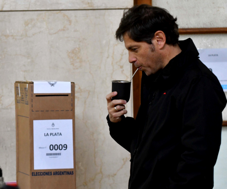 Axel Kicillof votó en La Plata, habló de una elección “muy importante” y dijo que ganará “quien tuvo más votos”
