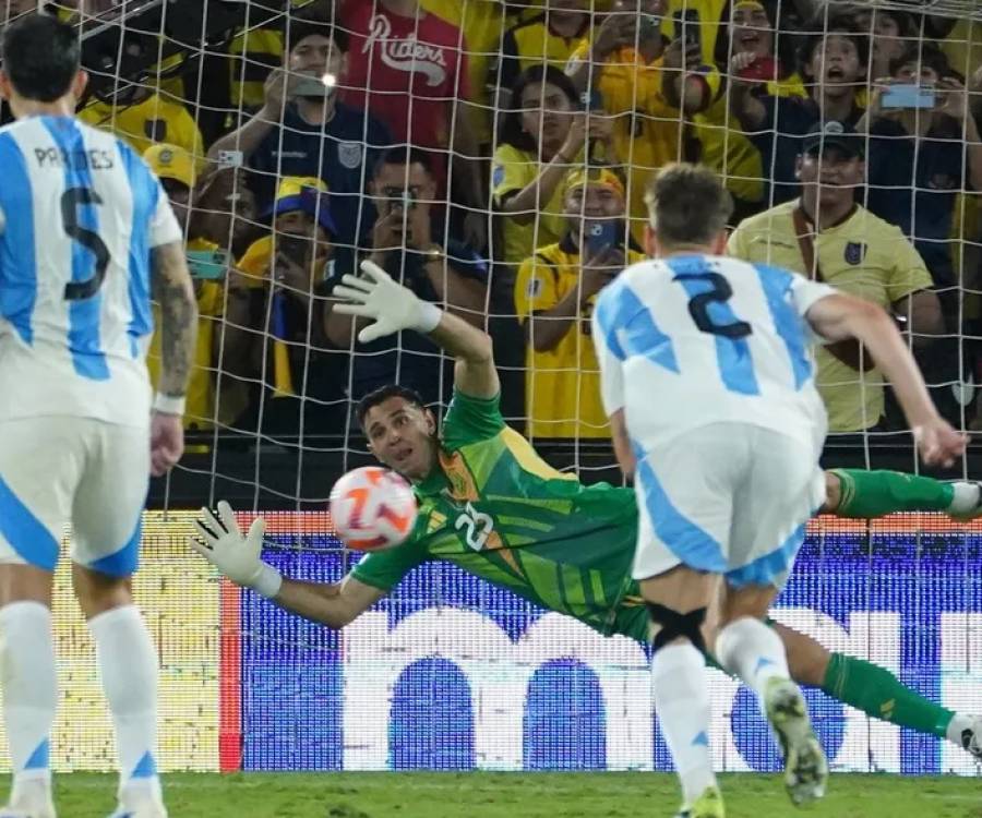 Por un penal polémico, Argentina perdió ante Ecuador