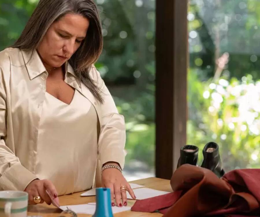 De la crisis a los $ 1.200 millones: la historia de la única mujer argentina con fábrica propia de calzado inclusivo