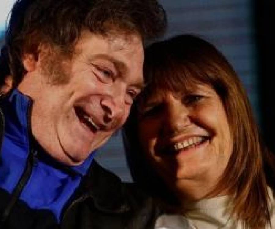 Milei reúne a su mesa política tras la derrota en PBA y busca relanzar la campaña hacia octubre