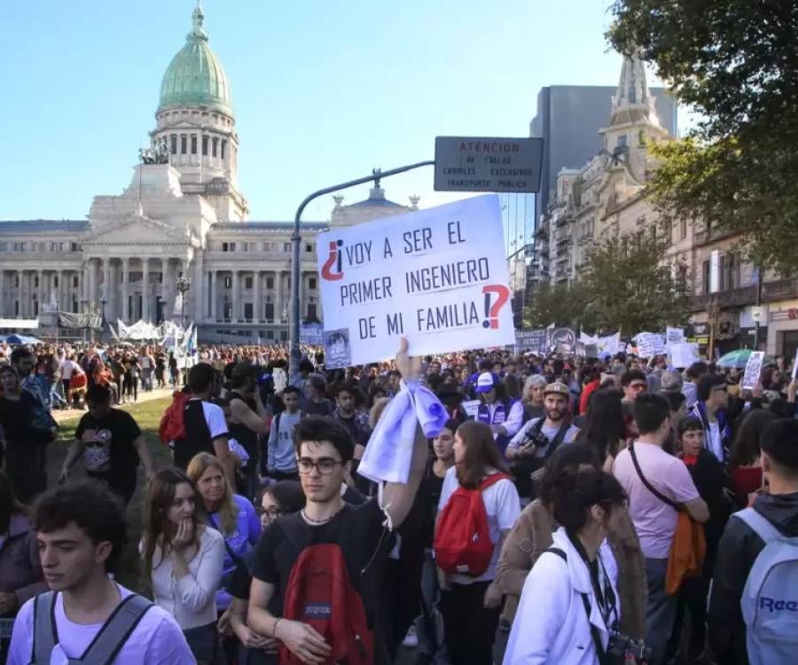 Marcha federal en el Congreso contra los vetos a educación y salud
