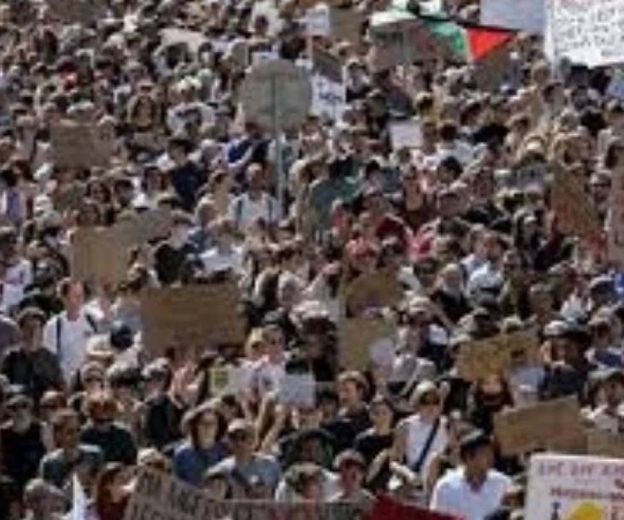 Medio millón de personas protestaron en Francia contra el plan de ajuste del nuevo primer ministro