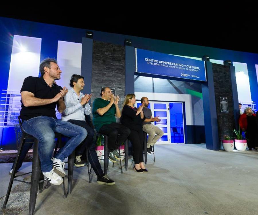 Gustavo participó del acto por el décimo aniversario del totalmente renovado Centro Cultural Blas Bosch