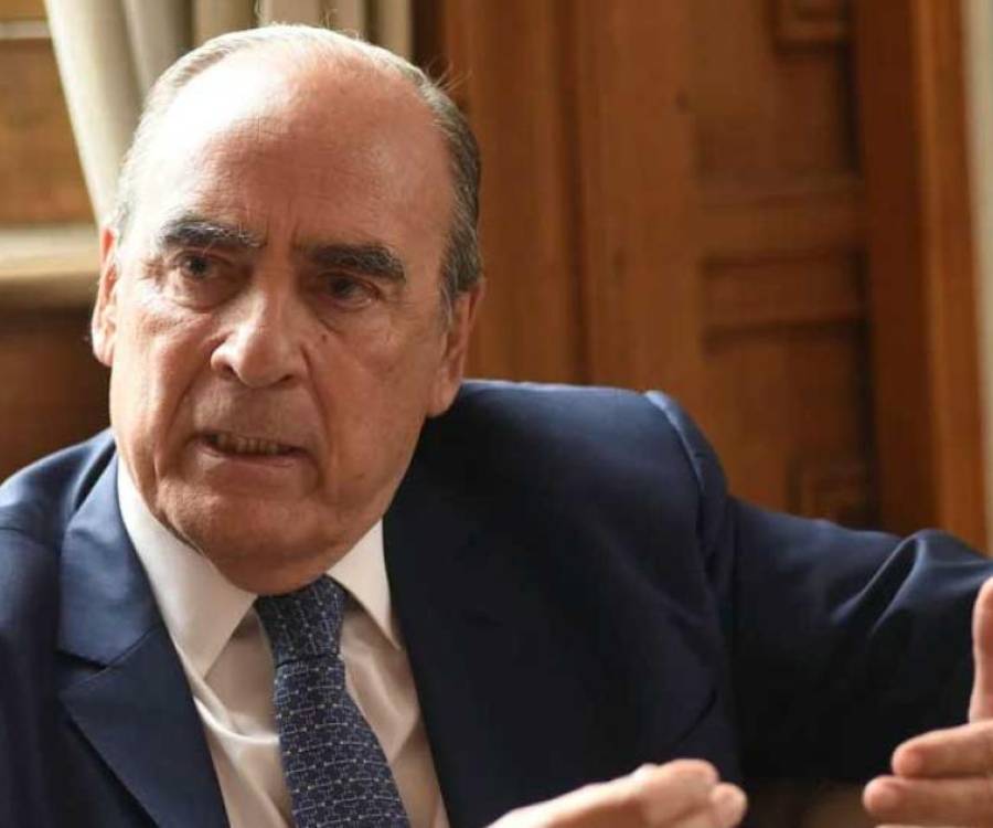 Francos descartó la llegada de fondos de EE.UU. y aseguró que hay reservas suficientes