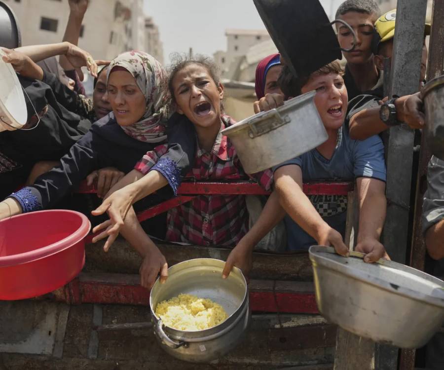 Cientos de camiones con ayuda llegan a Gaza mientras se espera por los rehenes