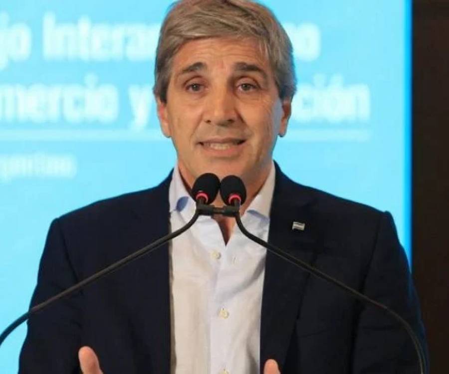 Caputo se reúne con la UIA en un contexto de caída industrial y reclamos por alivio fiscal