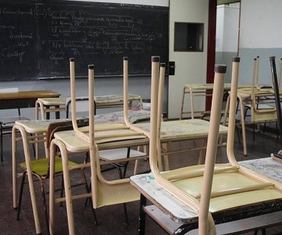 Docentes piden un incremento del 30% para iniciar las clases