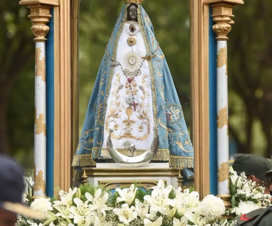Una multitud acompañó a la Virgen del Valle en la Solemne Procesión