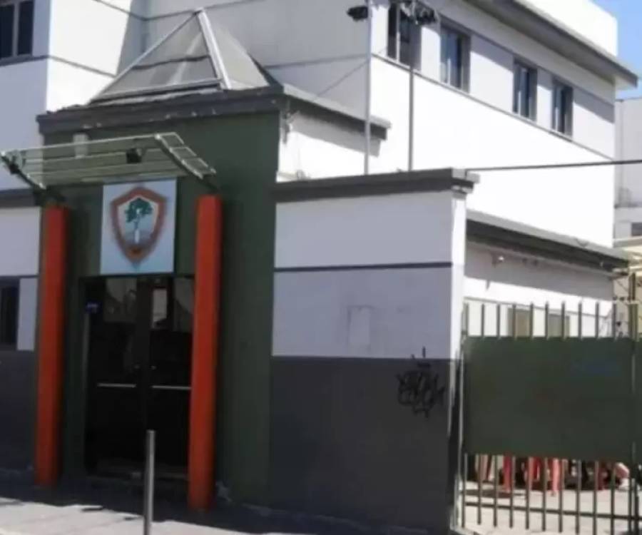 Aplican sanción económica al Instituto Hood por permitir el ingreso de un arma
