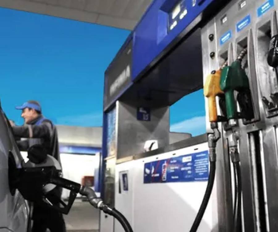 La nafta y gasoil tendrán aumentos parciales en julio, con nuevos ajustes en agosto