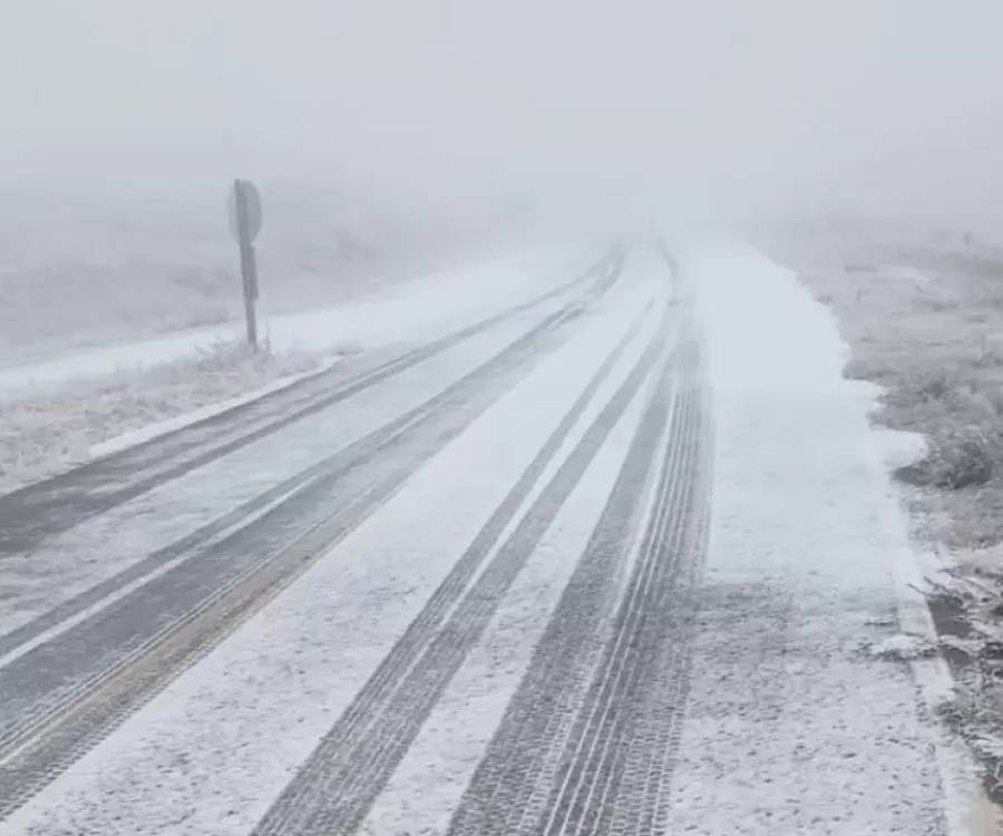 Habilitan el tránsito en el Camino a El Rodeo pero persisten las advertencias por nieve