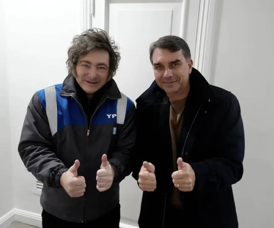 Milei viaja a Brasil para apoyar a Flavio Bolsonaro