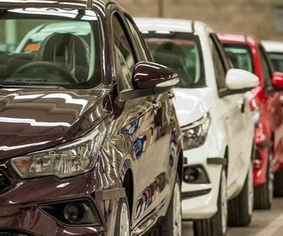 La venta de autos 0km sufre el mayor derrumbe del año y cambia el top 3 de marcas