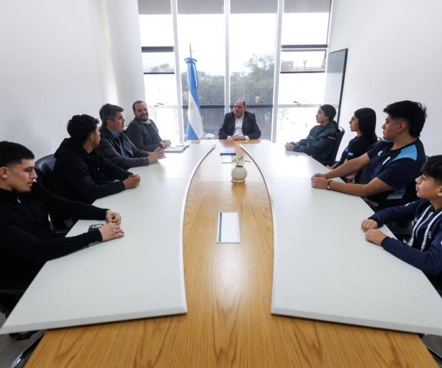 Gustavo Saadi recibió a reconocidos deportistas catamarqueños