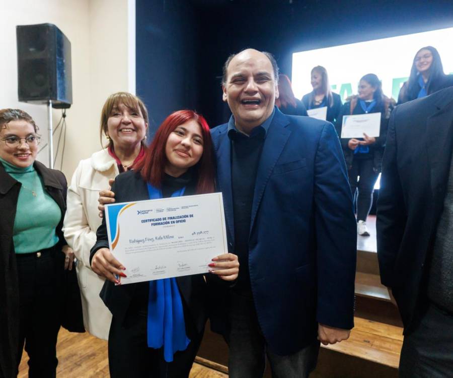 La Capital sumó más de 30 vecinos certificados en oficios 