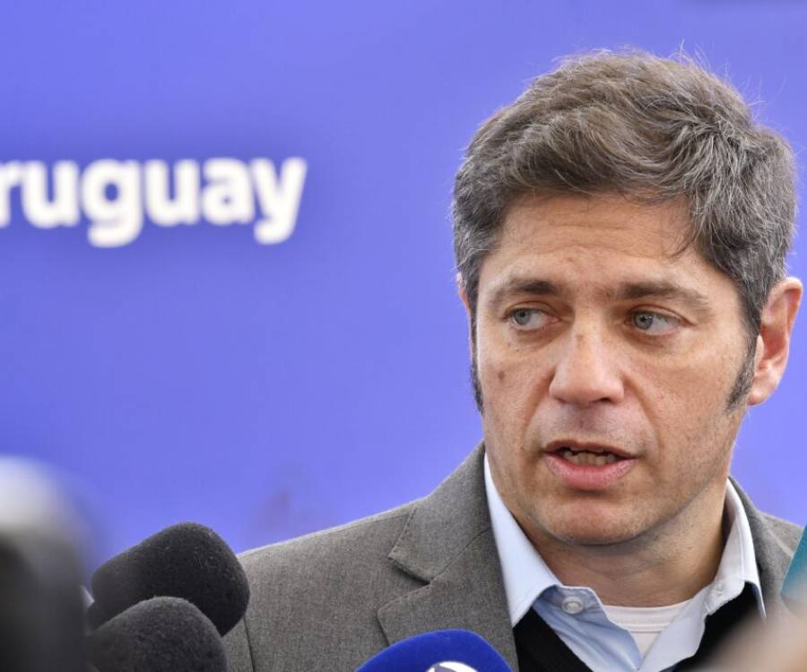Kicillof firmó convenios en Uruguay y cuestionó a Milei por el financiamiento a la ciencia
