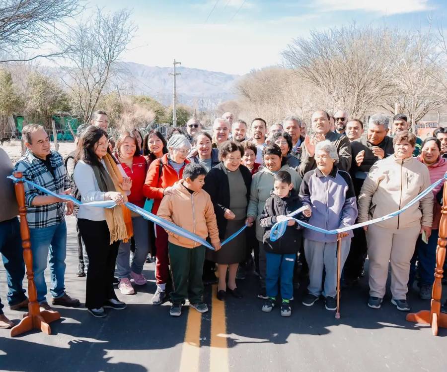 El Gobierno provincial inauguró un baden y asfaltado en la zona urbana de San José