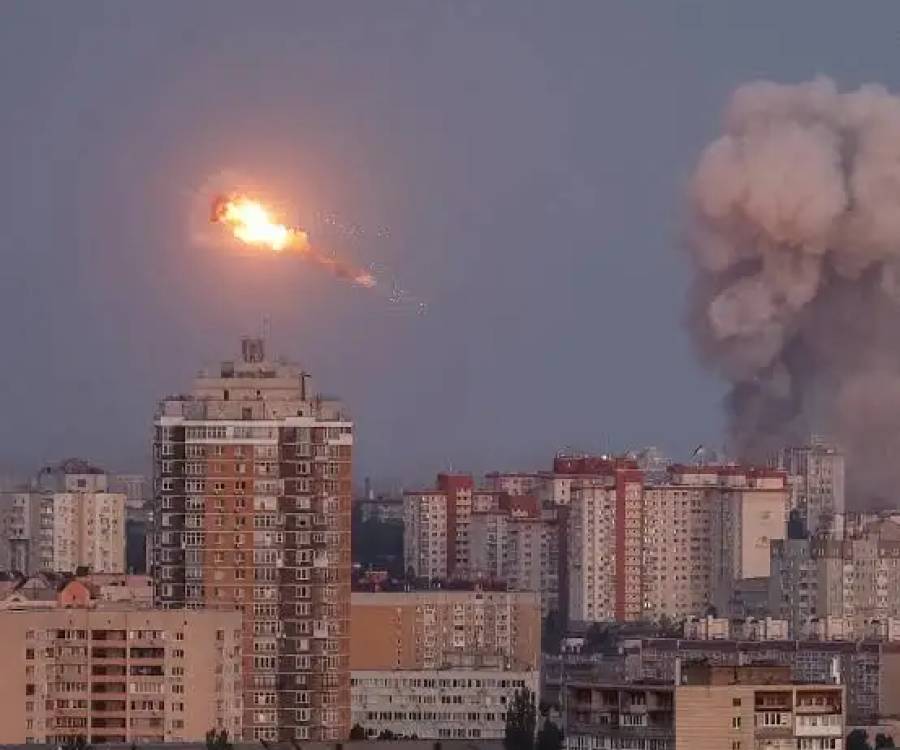 Un masivo ataque ruso con drones destruyó un centro logístico cerca de Kiev y dejó al menos 27 muertos