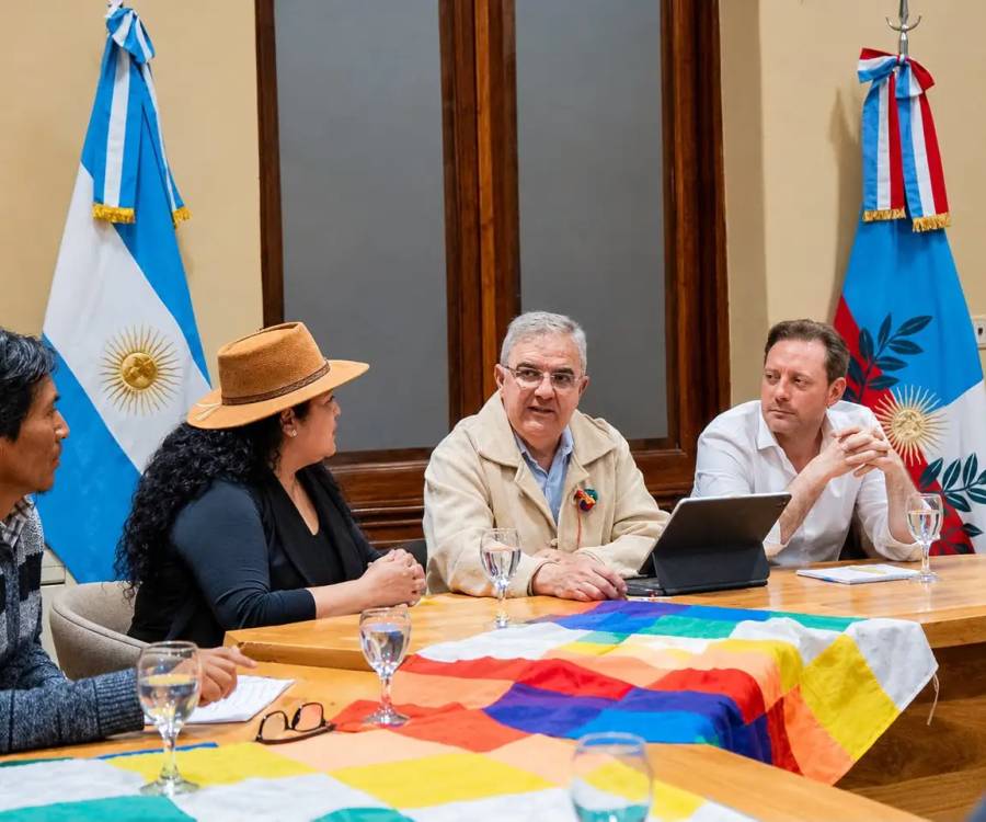 El Gobernador recibió a caciques de comunidades originarias del Norte de Belén