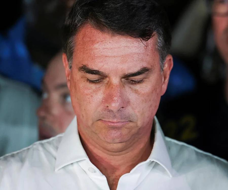 La oposición en Diputados exige a Milei explicaciones por la fuga de Flavio Bolsonaro a EE. UU.